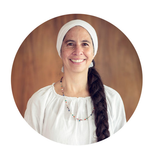 Co-fundadora y Directora de Siri Prem. Profesora Asociada, Dirige la Formación de Instructores de Siri Prem, cuyo Leader Trainer es Gurujodha Singh. Especializada en las enseñanzas para la Mujer, Yoga Pre-Natal y Alineación Divina.